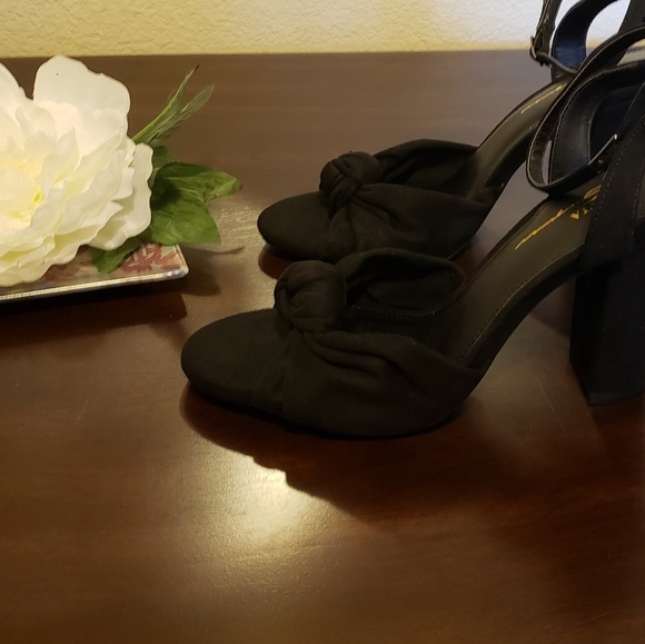 Black chunky high heel sandals. - Picture 3 of 6